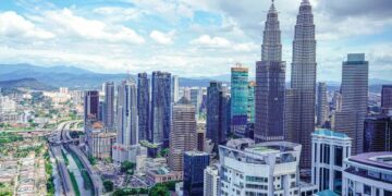 CUKAI karbon mampu menurankan defisit fiskal negara sekitar -0.1 peratus daripada KDNK dalam tempoh lima tahun akan datang.