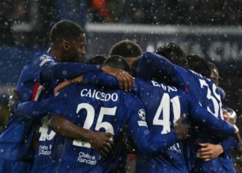 Pemain Chelsea meraikan kemenangan menewaskan Ajax dalam saingan Liga Juara-Juara di Stamford Bridge, London, semalam. - AFP