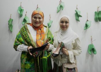 rekaan kain dastar pada kasut percik gaya unik untuk wanita.