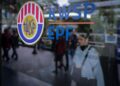 PENDAPATAN pelaburan KWSP melonjak 51 peratus pada suku pertama.