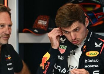 Christian Horner (kiri) bersama pelumba pasukan Red Bull, Max Verstappen. - AFP