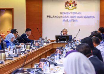 AHMAD Zahid Hamidi ketika mempengerusikan Mesyuarat Koordinasi Inap Desa Kali Ke-3 Bil. 2 Tahun 2025 di Putrajaya.