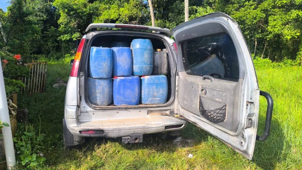 Penyeludup lari tinggalkan 1,000 liter diesel elak ditahan 1 FB IMG 1759979239425