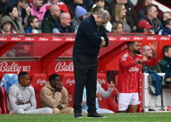 Pengurus Nottingham Forest, Ange Postecoglou memberi reaksi semasa perlawanan bola sepak Liga Perdana Inggeris (EPL) antara Nottingham Forest dan Chelsea di The City Ground di Nottingham, hari ini. - AFP
