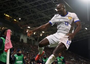 Penyerang Perancis, Jean-Philippe Mateta meraikan kejayaan menjaringkan gol menentang Iceland dalam kelayakan Piala Dunia 2026 di Reykjavik, semaam. - AFP
