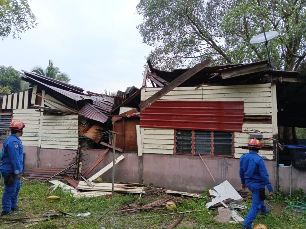 8 rumah rosak dilanda ribut di Raub 1 IMG 20251006 WA0022