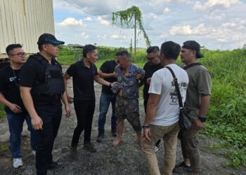 SUSPEK ditahan di kawasan Kanowit selepas menetak isteri dan anaknya.