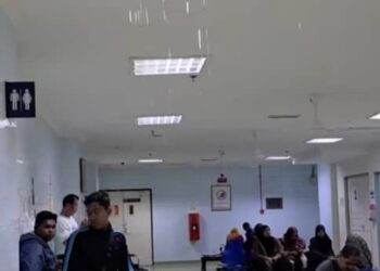 TANGKAP layar menunjukkan keadaan siling bocor sehingga air menitis laju yang didakwa berlaku di ruang menunggu pesakit Hospital Tengku Ampuan Afzan (HTAA) di Kuantan, Pahang.
