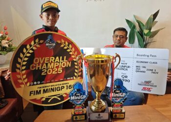 MUHAMMAD Al-Adam Mikail Mohd. Hamirul (kiri) akan berentap pada Kejohanan Motosikal Siri Dunia FIM MiniGP bagi kelas 160cc di Valencia, Sepanyol, bulan November ini.