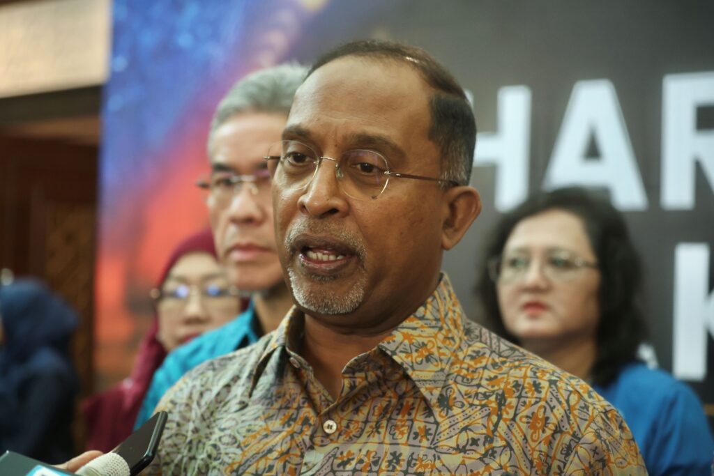 Pengecualian yuran pengajian kepada pelajar kurang mampu 1 IMG 5711 2