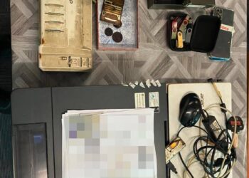 ANTARA peralatan yang dipercayai digunakan oleh sindiket untuk menghasilkan dokumen palsu.