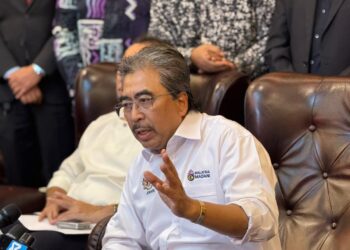 JOHARI Abdul Ghani pada sidang akhbar selepas Konvensyen Pembaharuan Semula Bandar di Pusat Dagangan Dunia, Kuala Lumpur hari ini.