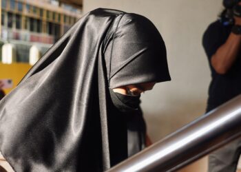 ISMANIRA Abdul Manaf hadir ke Mahkamah Sesyen, Petaling Jaya, Selangor hari ini. - UTUSAN/ISKANDAR ISHAK