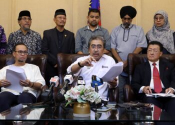 JOHARI Abdul Ghani pada sidang akhbar selepas Konvensyen Pembaharuan Semula Bandar di Pusat Dagangan Dunia Kuala Lumpur (WTCKL) semalam.