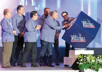 Ahmad Zahid Hamidi menyempurnakan perasmian SME Venture@ASEAN 2025 di Pusat Pameran dan Perdagangan Antarabangsa Malaysia (MITEC) semalam.