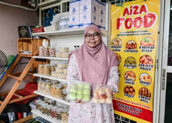 AIZA Syafinaz Shahak mampu menyara kehidupan dengan menjual makanan sejuk beku menerusi 
pinjaman TEKUN yang diperoleh ketika memulakan perniagaannya beberapa tahun lalu. – UTUSAN/
SYAKIR RADIN