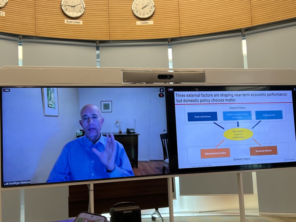 Rantau Asia Timur, Pasifik catat prestasi kukuh, perlu wujud banyak pekerjaan berkualiti 1 Ketua Ahli Ekonomi Bank Dunia bagi Asia Timur dan Pasifik Aaditya Matto 1 1 min