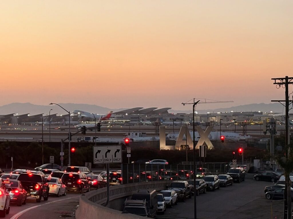Lapangan terbang LA berfungsi tanpa kawalan trafik udara 1 LAX