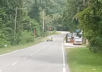 JALAN Jerantut-Taman Negara Kuala Tahan masih belum dinaik taraf sekali gus memberi kesan perhubungan penduduk dan sektor pelancongan di Kampung Paya Garok di Jerantut, Pahang. – UTUSAN/HARIS FADILAH AHMAD