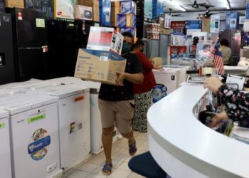 PENGGUNA juga mempunyai hak untuk didengar, membaiki atau menuntut ganti rugi serta pendidikan supaya celik terhadap hak dan tanggungjawab.