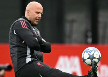 Arne Slot berdepan tugas berat untuk mengubah nasib Liverpool yang berdepan masalag prestasi dalam empat perlawanan Liga Perdana Inggeris sebelum ini. - AFP