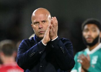 Jamie Carragher menyifatkan Liverpool di bawah bimbingan Arne Slot kini berdepan krisis ekoran daripada empat kekalahan berturut-turut dalam saingan Liga Perdana Inggeris. - AFP