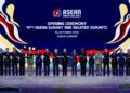 PERDANA Menteri, Datuk Seri Anwar Ibrahim bergambar bersama pemimpin-pemimpin negara ASEAN serta pemimpin rakan dialog pada
Majlis Perasmian Pembukaan Sidang Kemuncak ASEAN ke-47, di Pusat Konvensyen Kuala Lumpur, semalam. – UTUSAN/SHIDDIEQIIN ZON