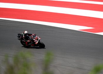 AKSI pelumba Aprilia, Marco Bezzecchi dalam perlumbaan pecut Grand Prix Indonesia di Mandalika hari ini. - AFP