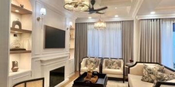 RONA cerah dan lembut pada ruang tamu percik gaya elegan.