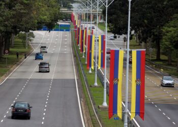 SELEPAS meluangkan masa di pusat pentadbiran ini, saya perasan segelintir warga Putrajaya kurang menghormati peraturan lalu lintas.