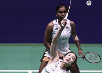 Pearly Tan-M. Thinaah memulakan kempen Kejohanan Terbuka Artik dengan menewaskan pasangan Denmark, P. Anthonisen-Amalie Cecilie Kudsk 21-13, 21-14 di Energia Arena, semalam. - AFP