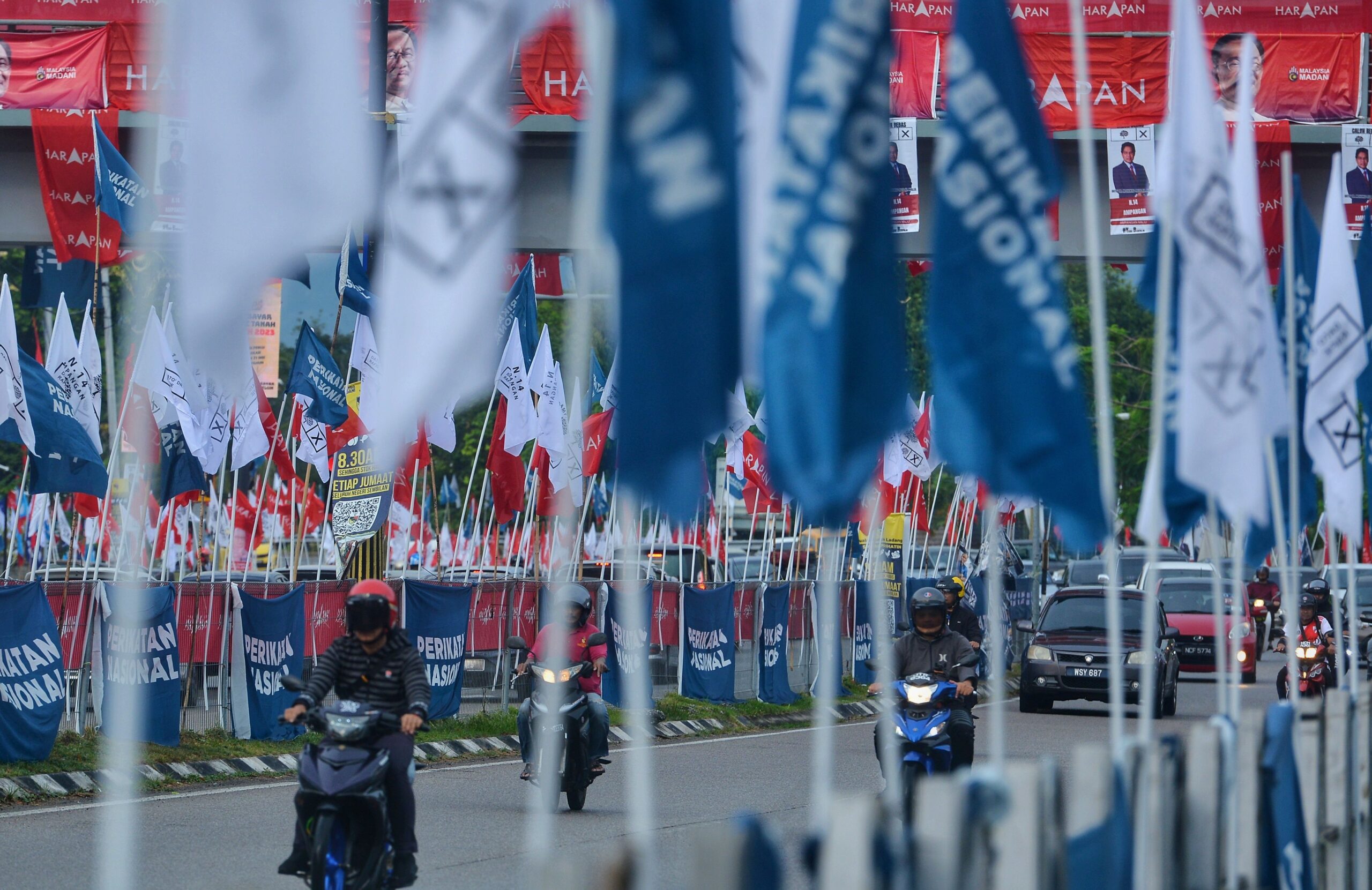 Demokrasi kertas undi lawan demokrasi berteraskan nilai 2 Politik scaled