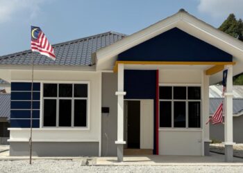 PENDUDUK yang rumah mereka sudah siap kini sedang menunggu pengesahan rasmi daripada Syarikat Perumahan Negara Berhad (SPNB) sebelum berpindah masuk meskipun kunci rumah telah diserahkan.