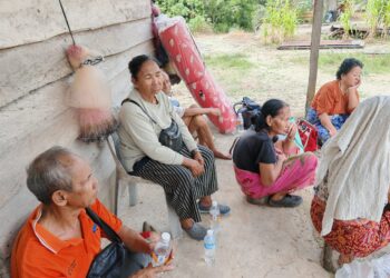 Penduduk Rh. Liun pilu mengenangkan nasib setelah rumah panjang mereka musnah akibat kebakaran.