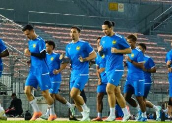 SKUAD Harimau Malaya menjalani latihan kelmarin menjelang perlawanan timbal balik menentang Laos dalam kelayakan Piala Asia 2027 di Stadium Nasional Bukit Jalil, esok.  - IHSAN MALAYSIA NT