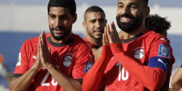 Penyerang Mesir, Ibrahim Adel (kiri) meraikannya bersama penyerang, Mohamed Salah selepas menjaringkan gol pertama pasukannya semasa perlawanan bola sepak kelayakan Piala Dunia FIFA 2026 antara Djibouti dan Mesir di Stadium Larbi Zaouli di Casablanca, Maghribi hari ini. - AFP