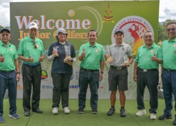 DARI kiri: Mohd. Zubir Idrus, Mohd. Anwar Mohd. Nor, Nik Alicia Miriam Kamil, Azemi Jusoh, Daichi Hayashi, Haris Kasim dan Hairul Hisham Mohamad Zaini bergambar selepas penyampaian hadiah kepada juara Selangor Junior Masters 2025.