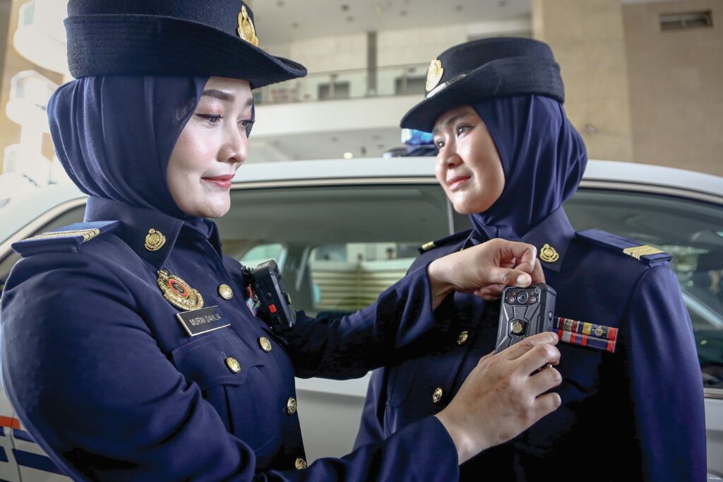 ‘Perang’ lori lebih muatan bermula
