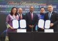 ZAMBRY Abdul Kadir pada Majlis Perasmian Transformasi Digitalisasi Pengalaman Pesakit di PPUM dan Menandatangani Memorandum Persefahaman (MoU) Medical Record Exchange di antara PPUM dengan SASMEC@IIUM di Bangunan Plaza PPUM, semalam. 
– UTUSAN/AMIR KHALID