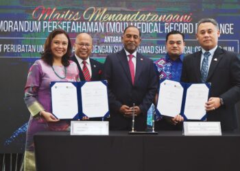 ZAMBRY Abdul Kadir pada Majlis Perasmian Transformasi Digitalisasi Pengalaman Pesakit di PPUM dan Menandatangani Memorandum Persefahaman (MoU) Medical Record Exchange di antara PPUM dengan SASMEC@IIUM di Bangunan Plaza PPUM, semalam. 
– UTUSAN/AMIR KHALID