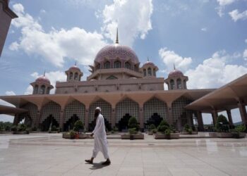 MASJID masjid perlu memainkan peranan lebih aktif bukan sahaja menumpu pada program keagamaan tetapi juga membantu pendidikan anak-anak kariah.