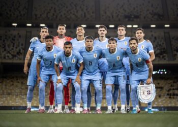 BARISAN Kesebelasan Uruguay pada aksi persahabatan menentang Republik Dominika di Stadium Nasional Bukit Jalil.- IHSAN FAUF - Selección Uruguaya de Fútbol
