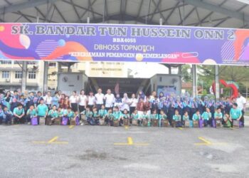 GABUNGAN institusi pendidikan dua negara yang terjalin atas semangat ASEAN.