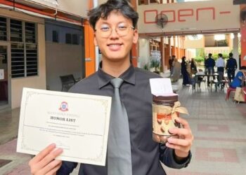 UZAIR Harris Mohd Rizuan, memperoleh skor penuh dalam International Baccalaureate (IB).