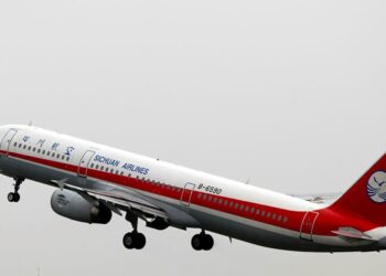 SICHUAN Airlines mengumumkan peningkatan kekerapan laluan terus Chengdu-Pulau Pinang kepada penerbangan harian setiap hari mulai hujung Oktober ini hingga Mac 2026.-GAMBAR HIASAN