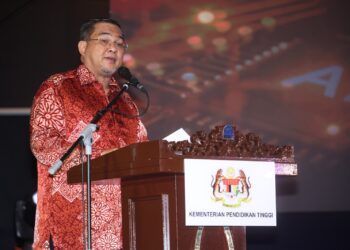 SHARIFUDIN Md. Shaarani ketika berucap pada Majlis Sambutan Hari dan Bulan Akademia Peringkat Kebangsaan 2025 di Dewan Tuanku Canselor USIM, di Nilai, Seremban semalam.-UTUSAN/ISKANDAR ISHAK.
