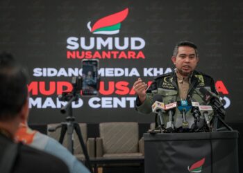 SANI Araby Abdul Alim Araby ketika sidang akhbar terkini mengenai situasi GSF di SNCC, Sepang. - UTUSAN/FAIZ ALIF ZUBIR