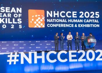 STEVEN Sim Chee Keong merasmikan  Persidangan & Pameran Modal Insan Kebangsaan (NHCCE) 2025 di MITEC. UTUSAN/SADDAM YUSOFF