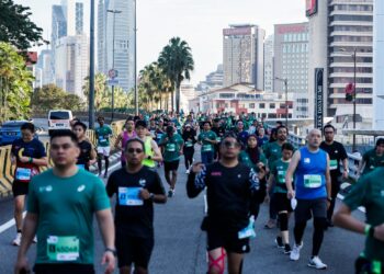 Progam larian Kuala Lumpur Standard Charterd Marathon (KLSCM), di sekitar Ibu Kota, semalam. UTUSAN/SHIDDIEQIIN ZON