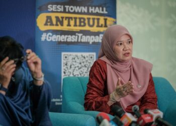 FADHLINA SIDEK